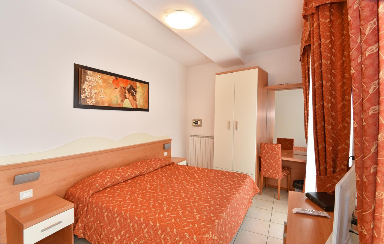 Hotel Villa Olga Caorle Bagian luar foto