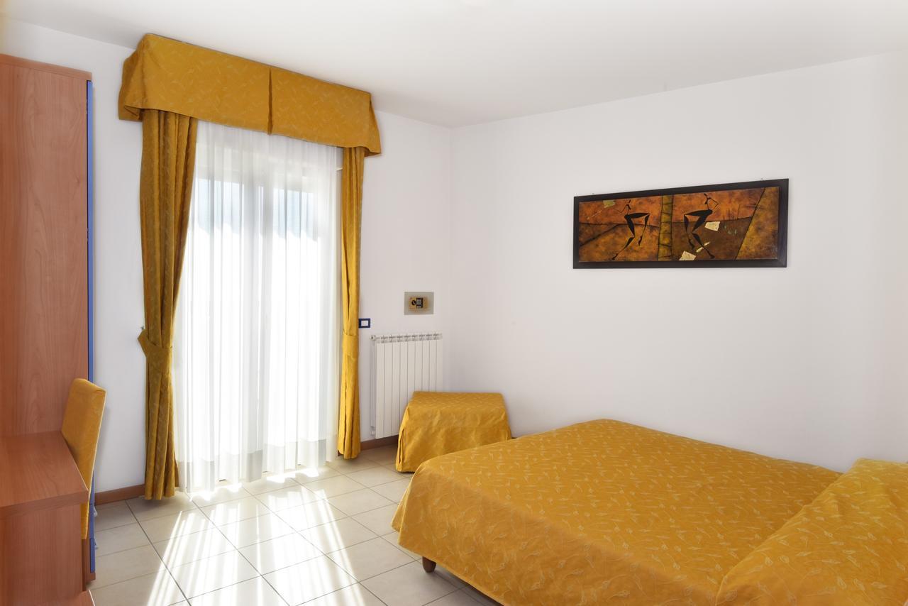 Hotel Villa Olga Caorle Bagian luar foto