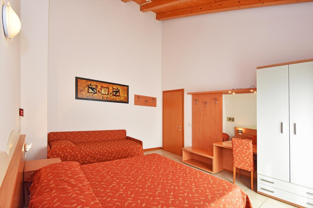Hotel Villa Olga Caorle Bagian luar foto