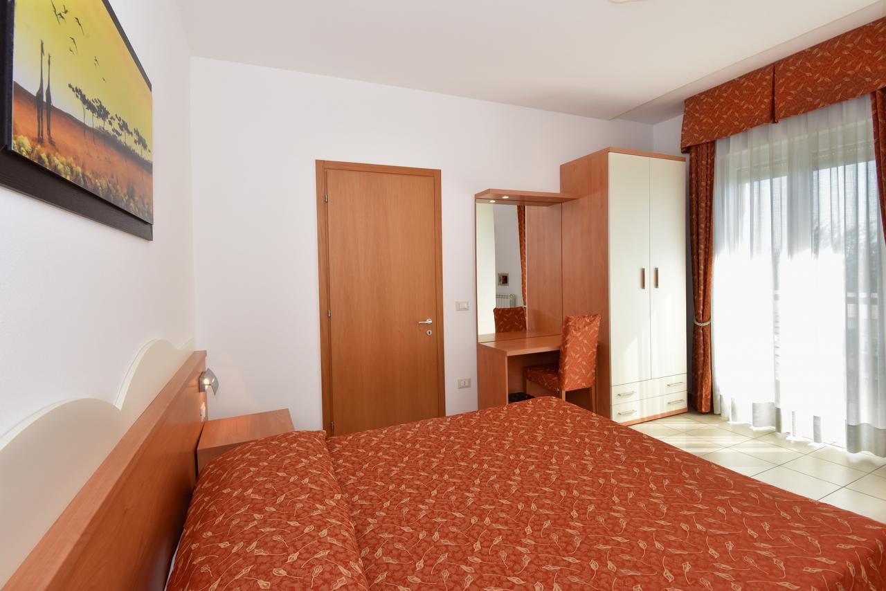 Hotel Villa Olga Caorle Bagian luar foto